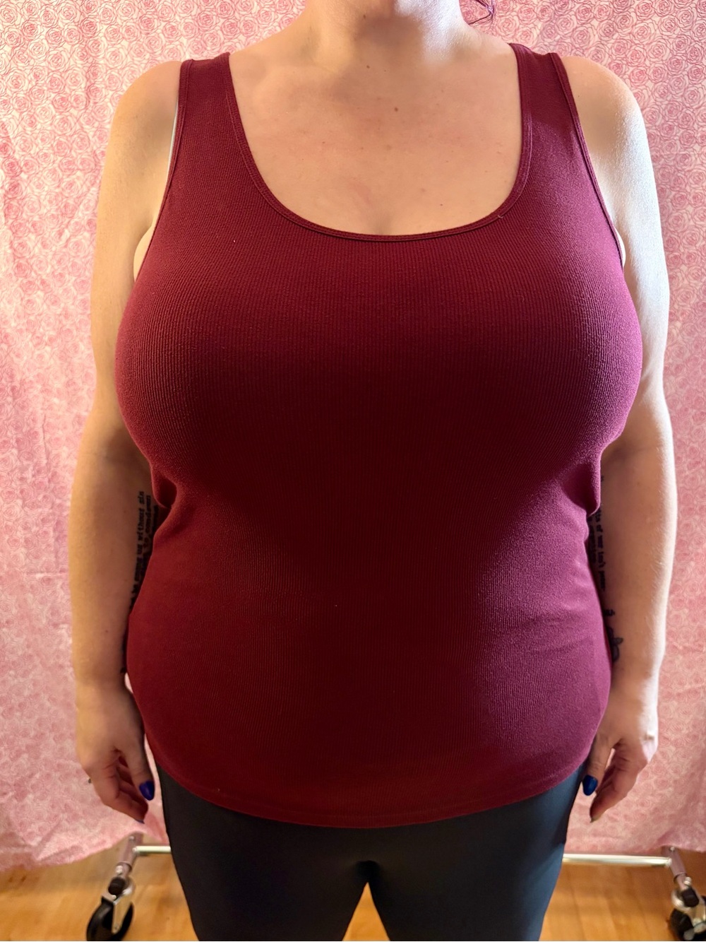 3/$15 Old Navy Ribbed Scoop Tank Top in Burgundy